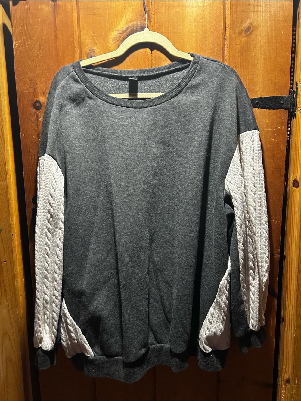 SHEIN Charcoal Gray Pullover with Cream Cable-Knit Sleeve Panels